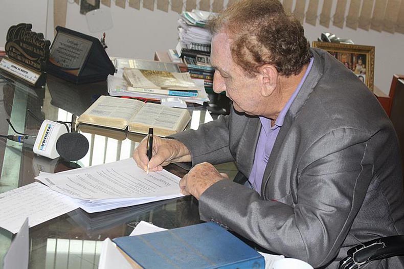 Justiça derruba pela 2ª vez decreto de Mão Santa e proíbe abertura do comércio