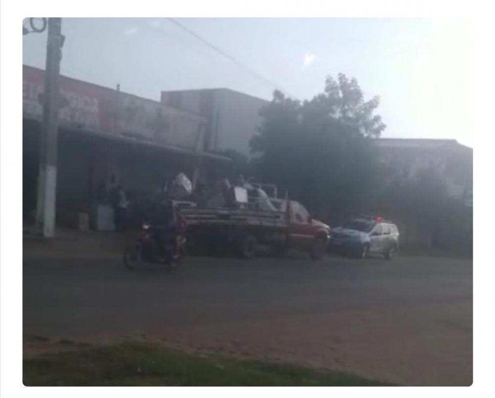 Local Interditado. Situação também no bairro Santinho na entrada da Vila França é de um lixão urbano 