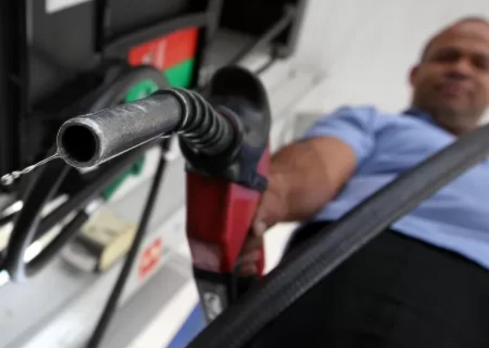Gasolina está ficando mais cara, mas o etanol também tem encarecido por causa da entressafra da cana-de-açúcar - Paulo Liebert/Estadão Conteúdo