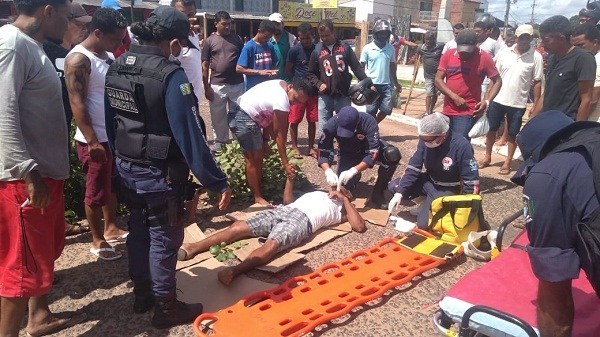 Homem fica gravemente ferido após colisão entre duas motos no Centro de José de Freitas