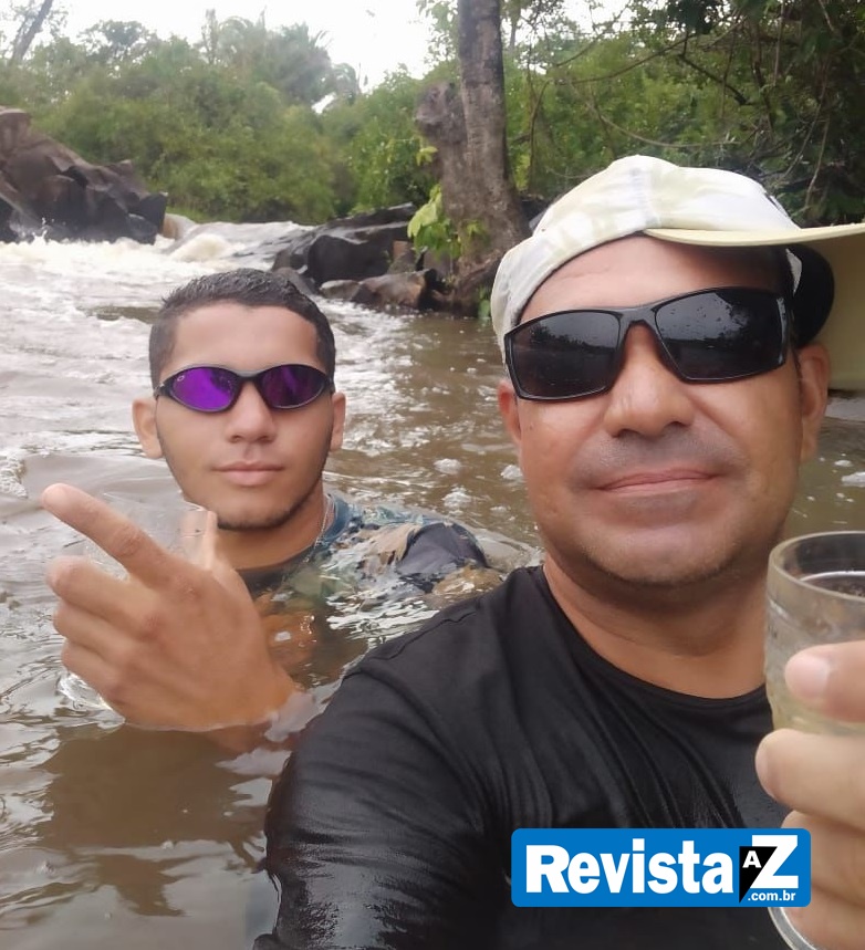 A vítima chegou fazer uma foto com o assassino momentos antes do crime e postado a foto nas redes sociais (foto acima).