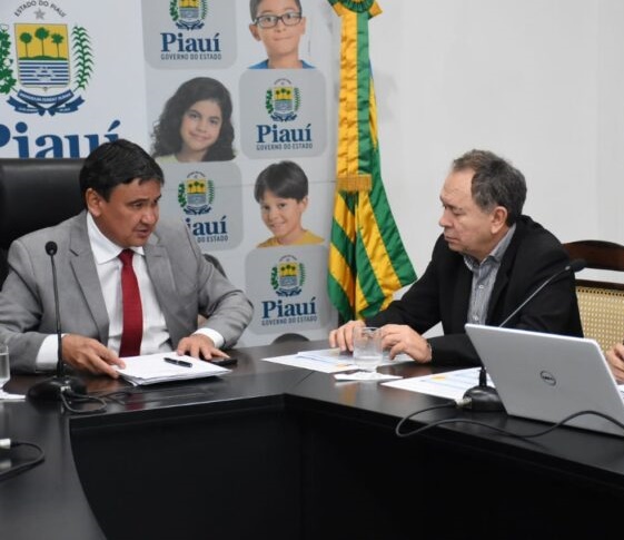  Secretário Antônio Neto em reunião com o governador Welligton Dias 