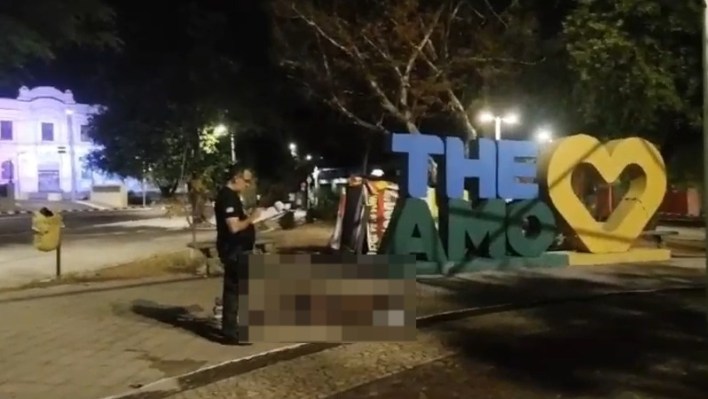 Mulher grávida e em situação de rua mata companheiro a golpes de faca em praça no Centro de Teresina – TV ANTENA 10