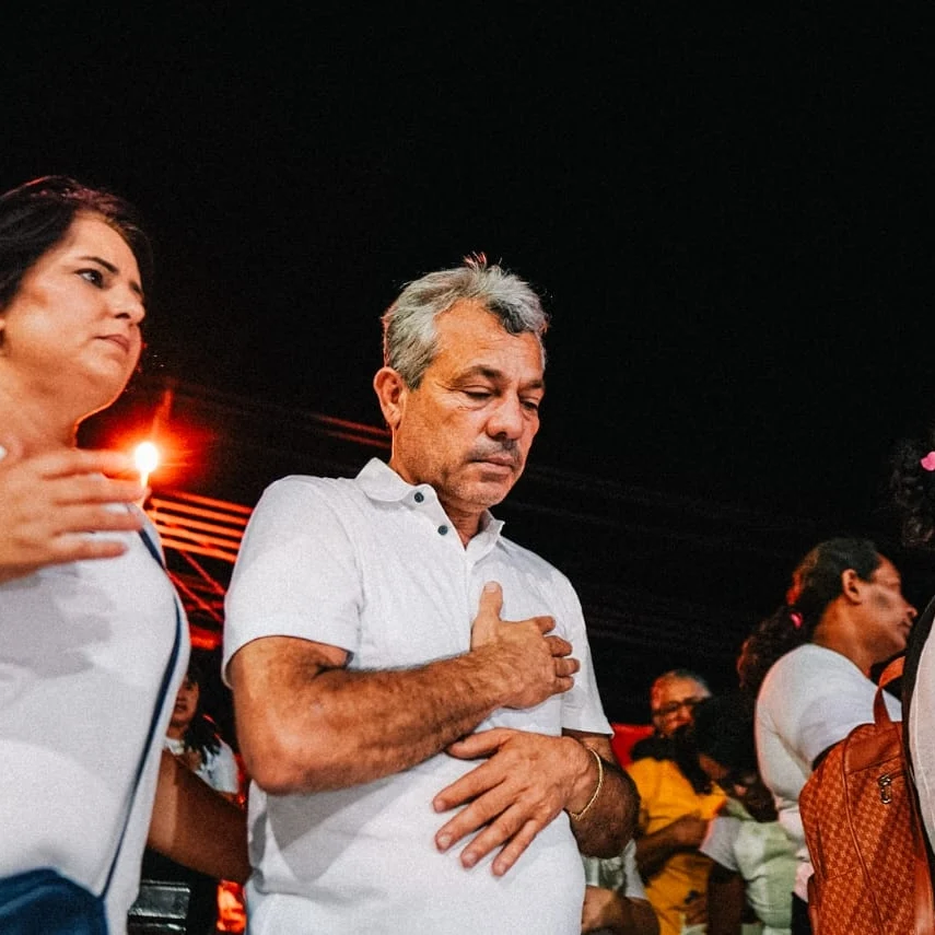 Assessoria de Comunicação - Prefeito de Barras PI em momento de devoção a Nossa senhora da Conceição 