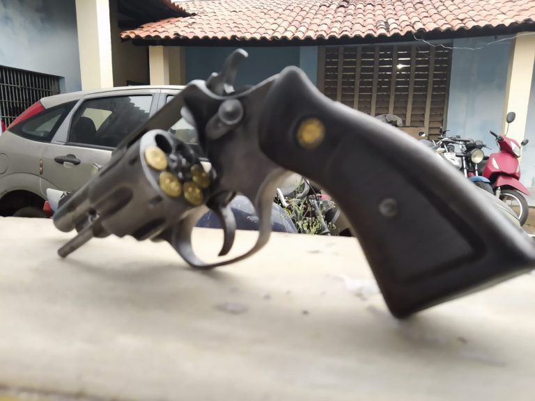 Polícia apreende arma de fogo na PI – 214 em Morro do Chapéu PI