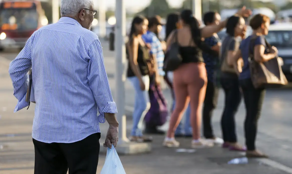 Foto: Idosos na região central de Brasília.© Marcelo Camargo/Agência Brasil